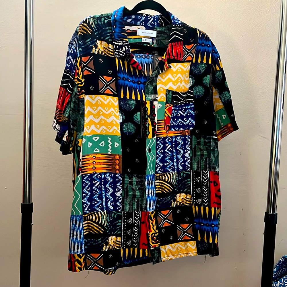 XL SHORT SLEEVE BUTTON DOWN